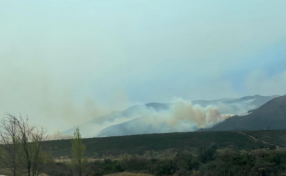 FOTO: Voraz incendio en Los Cocos. (Foto: Daniel Cáceres/Cadena 3)