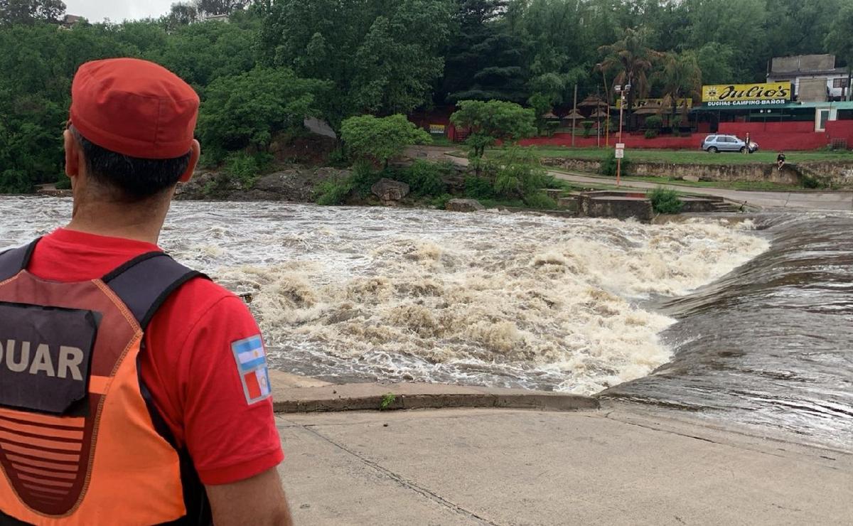 FOTO: Crecidas en los ríos de Punilla tras las fuertes lluvias en Córdoba. (Foto: Policía)