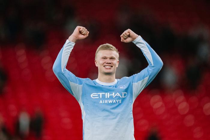 El Manchester City aplastó al Liverpool y sigue invicto en la Premier League
