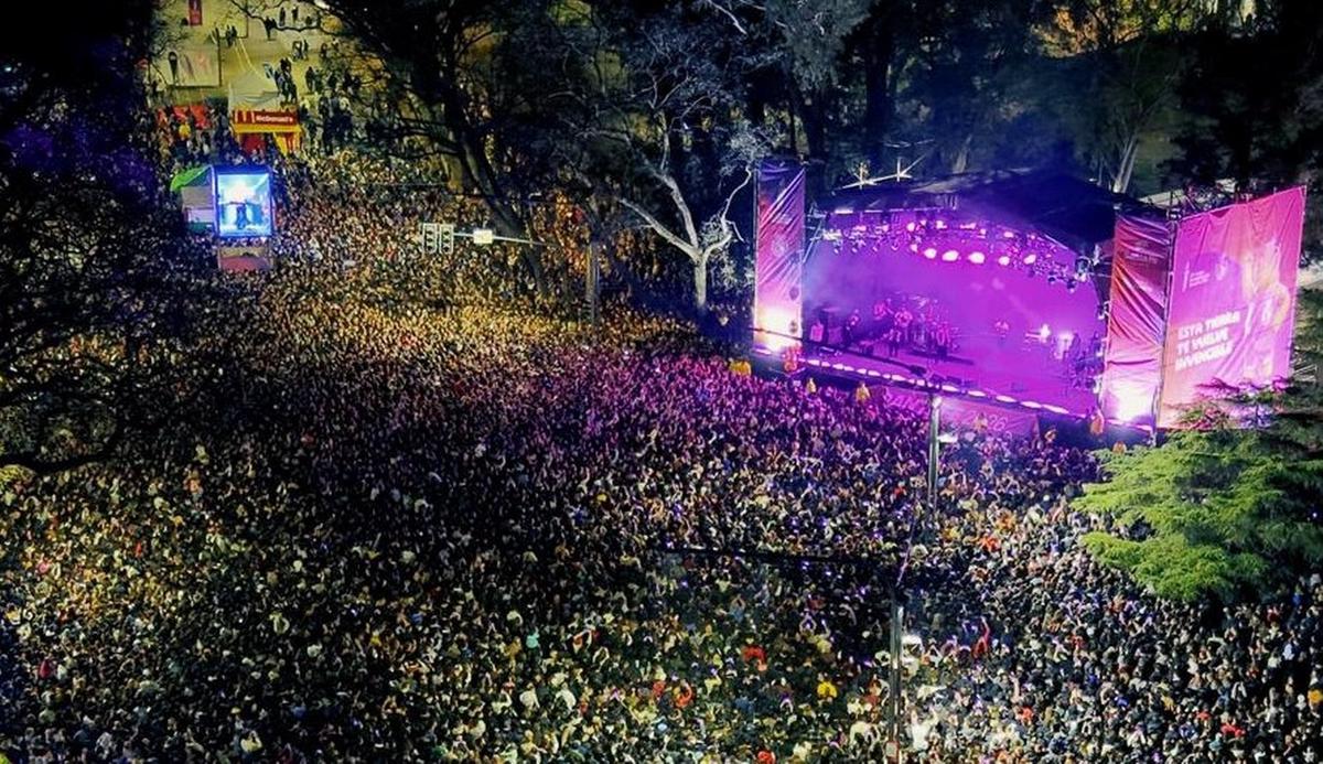 Los Fan Fest esperan a una multitud.