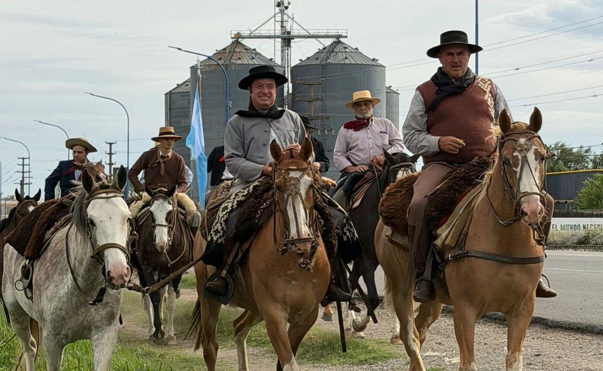 La cabalgata de Nicolás Membriani rumbo al Festival de Jesús María.