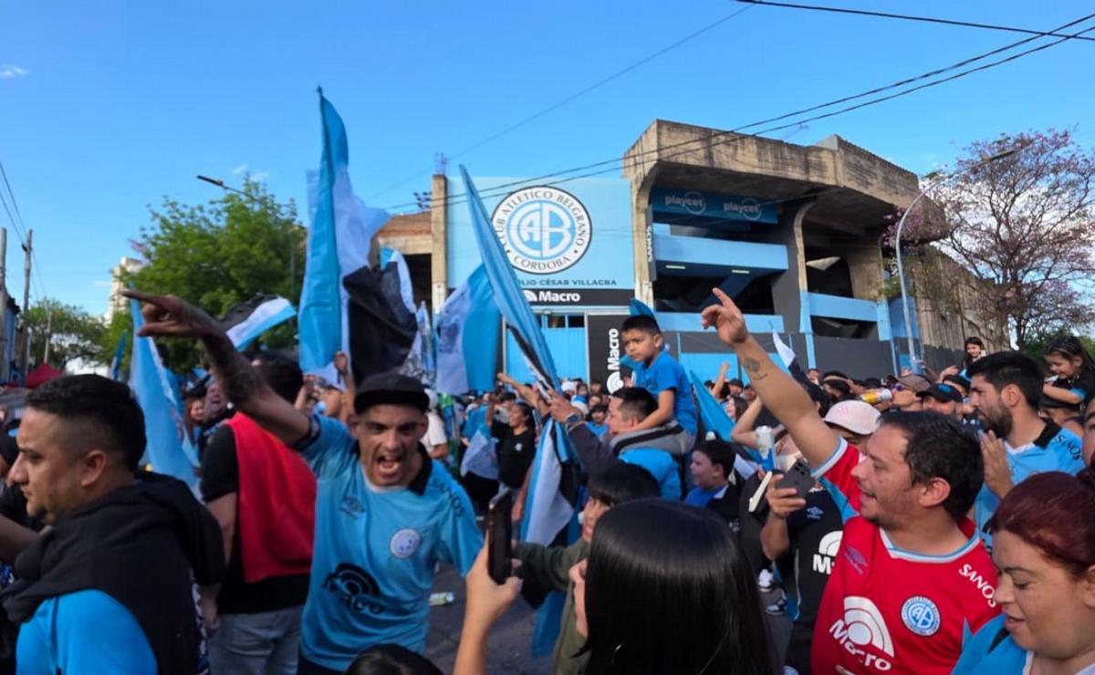 Banderazo Pirata: los hinchas de Belgrano hacen temblar Alberdi.