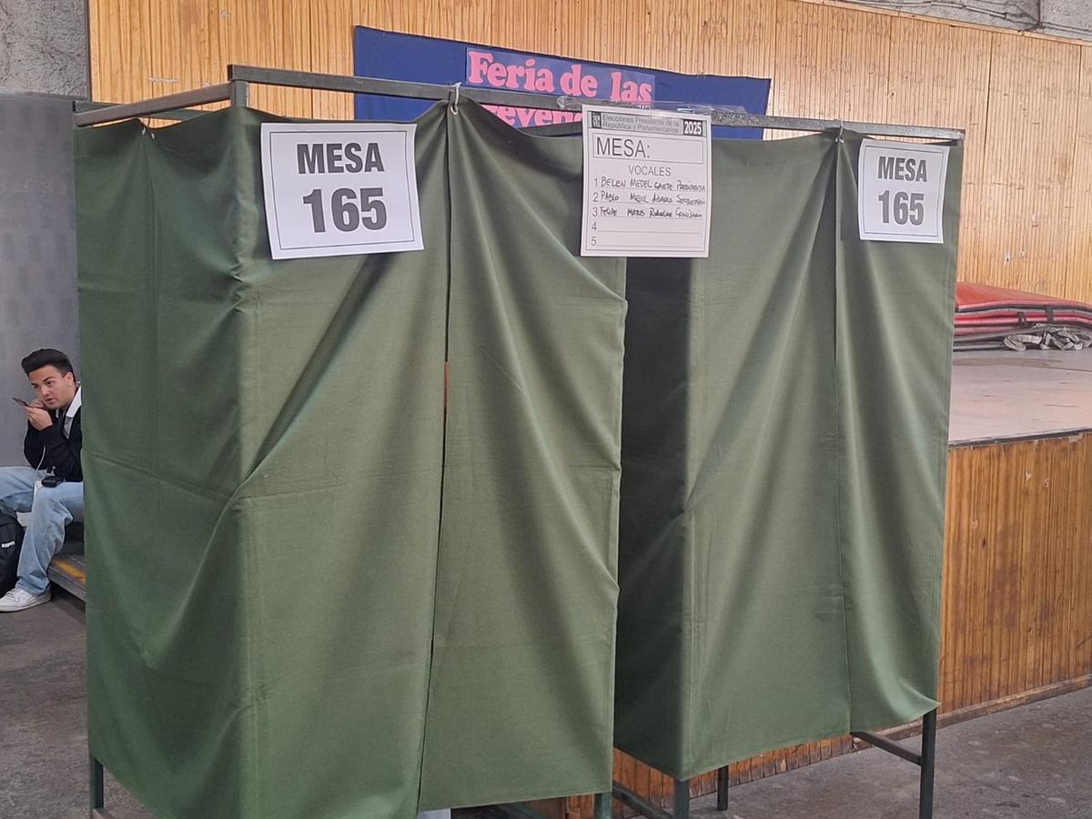 Los chilenos van a las urnas este domingo (Foto: Federico Albarenque/Cadena 3)