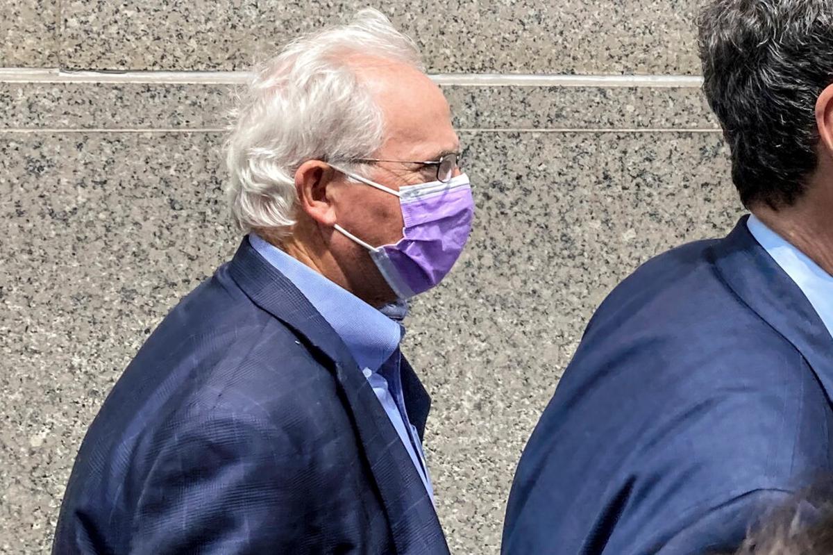 Trump indulta a excongresista republicano condenado por uso de información privilegiada