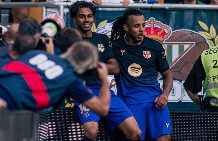 Barcelona goleó al Betis con un gran gol de Yamal y se mantiene perfecto en la Liga española