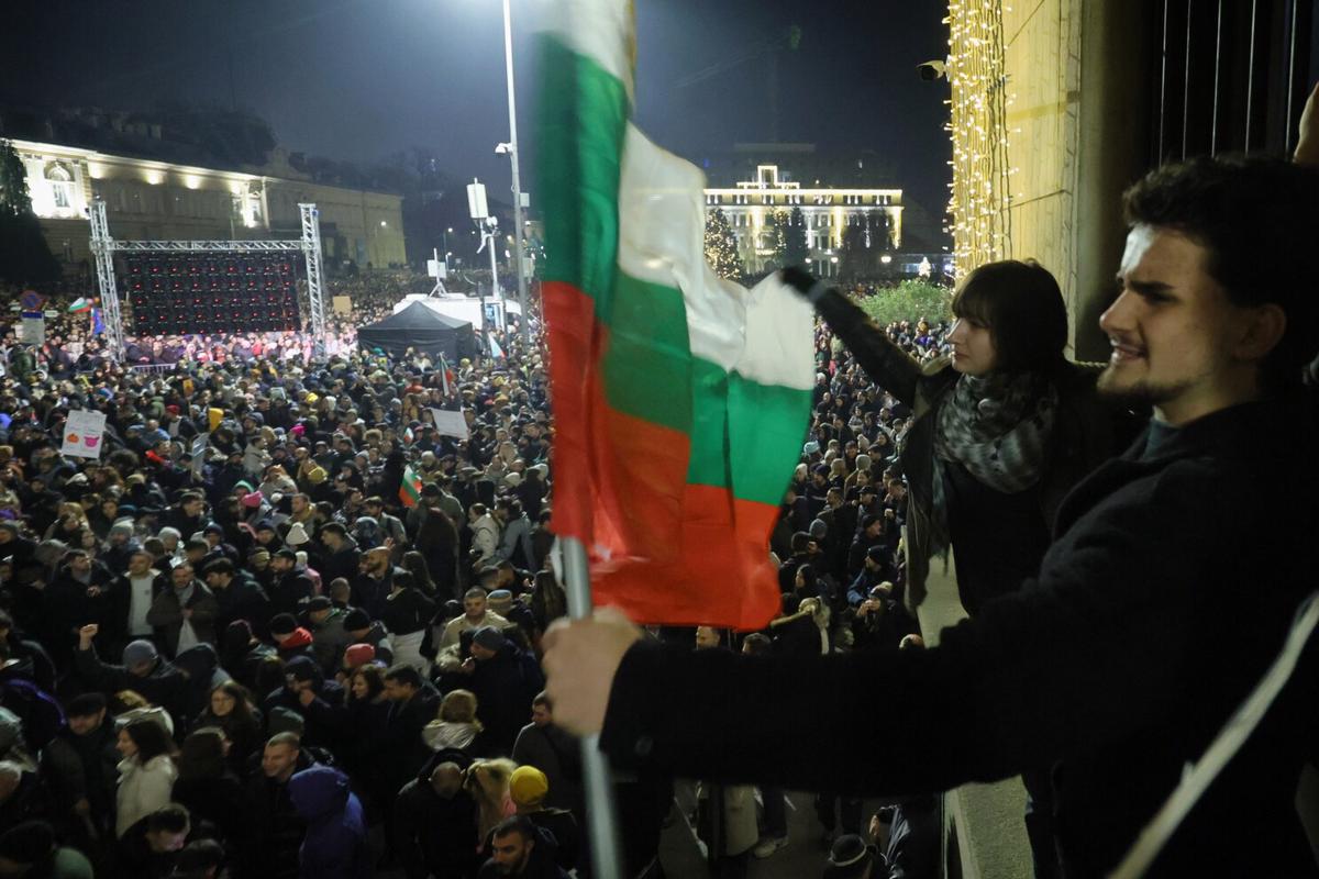 Decenas de miles de personas protestan en Bulgaria contra la corrupción del gobierno