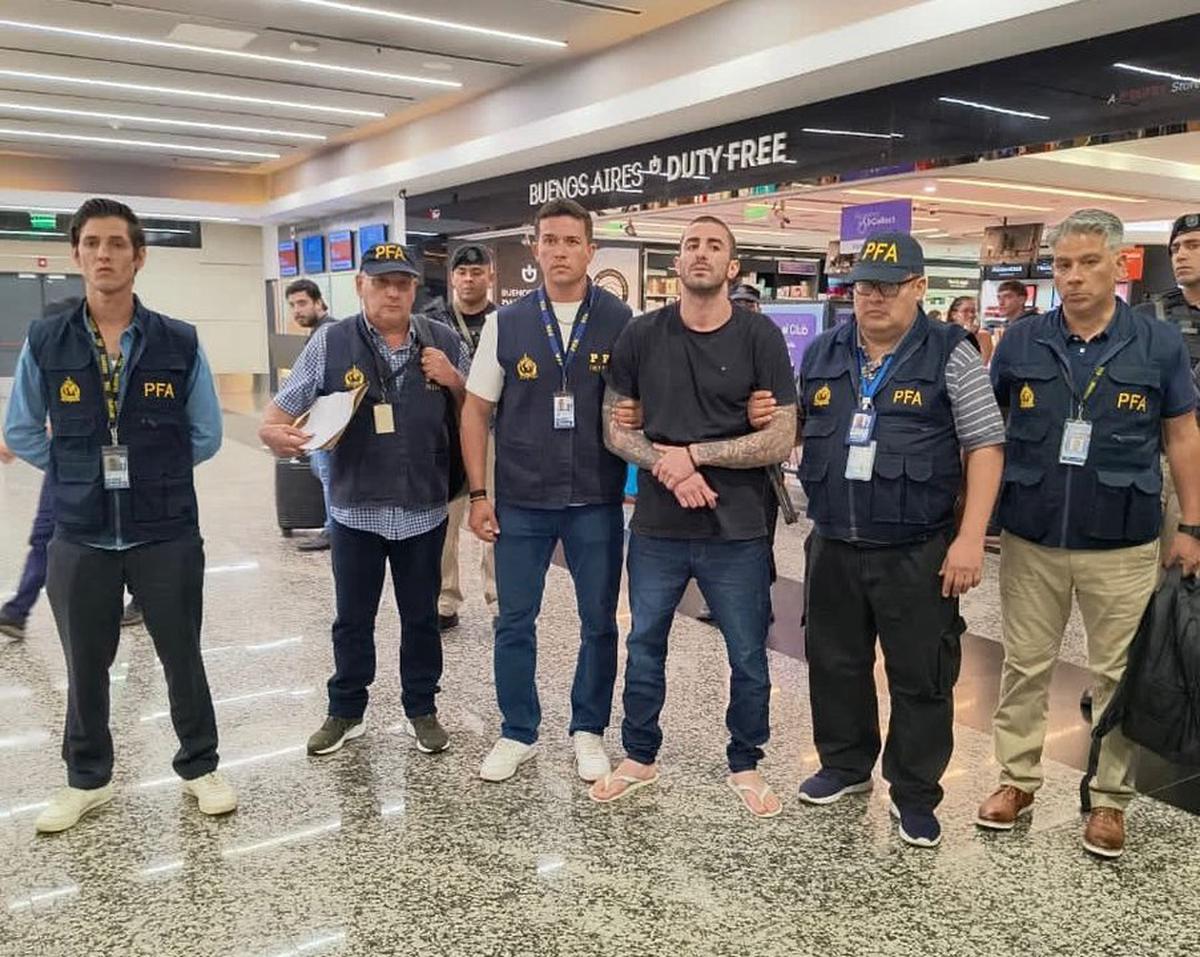 Extraditan a uruguayo acusado del asesinato de un kiosquero en Recoleta