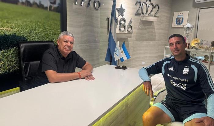 Scaloni comenzó a negociar con Tapia la posible renovación de su contrato al frente de la selección
