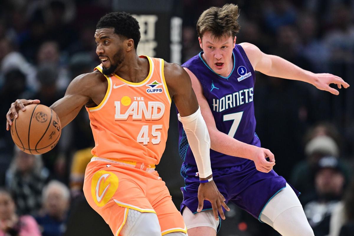 Cavaliers superan 139-132 a los Hornets y rompen racha de tres derrotas