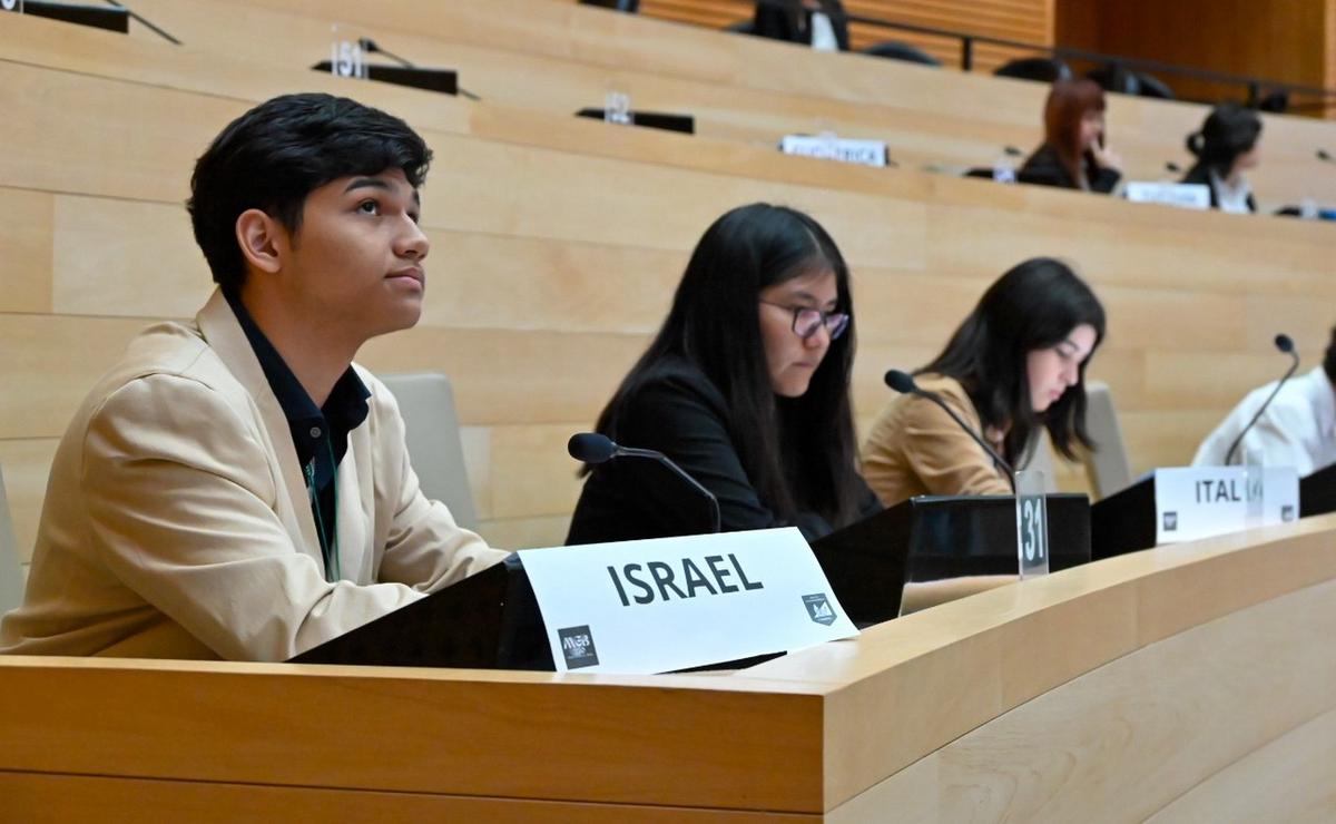 FOTO: Alumnos simularon el modelo de la ONU en la Legislatura. (Foto: Legislatura Córdoba)