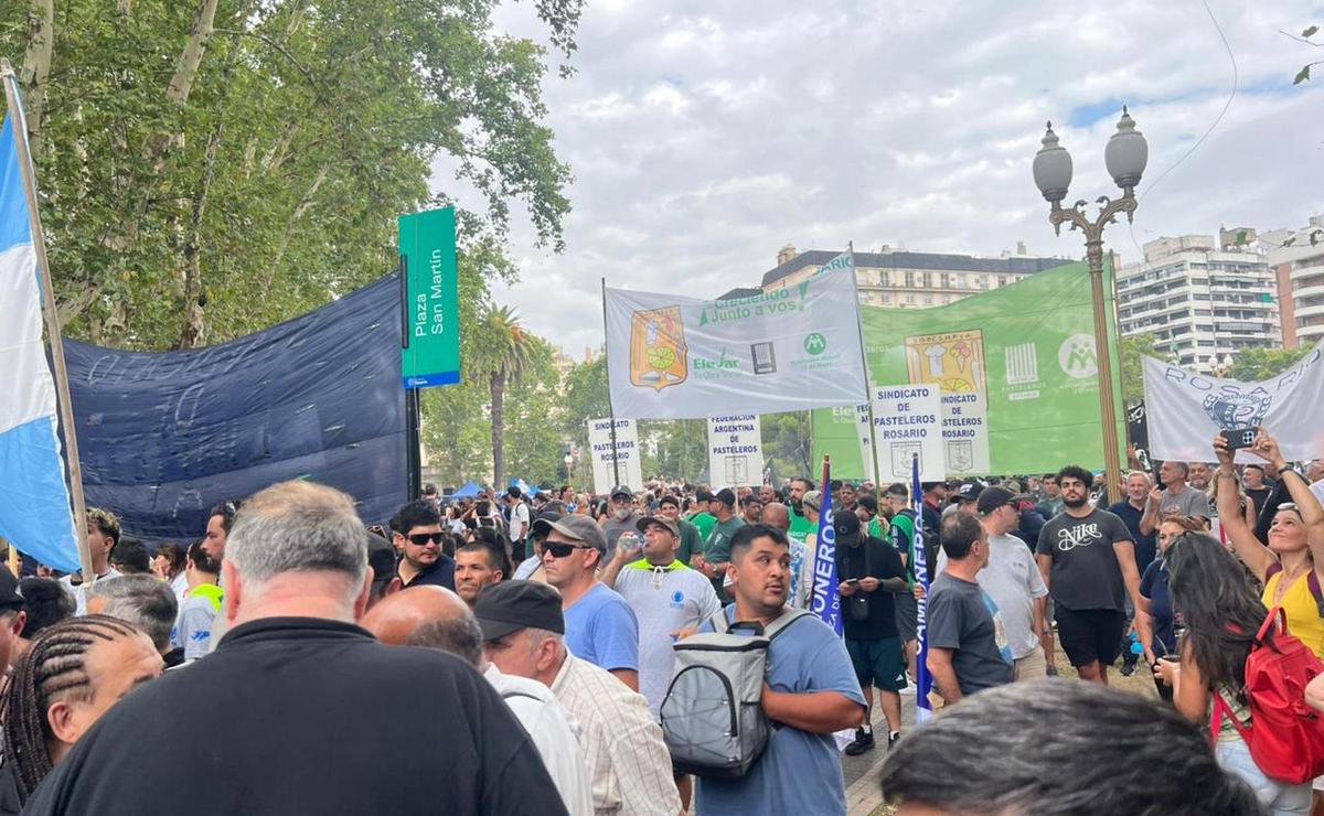 Rosario se sumó a la protesta de la CGT contra la reforma laboral.