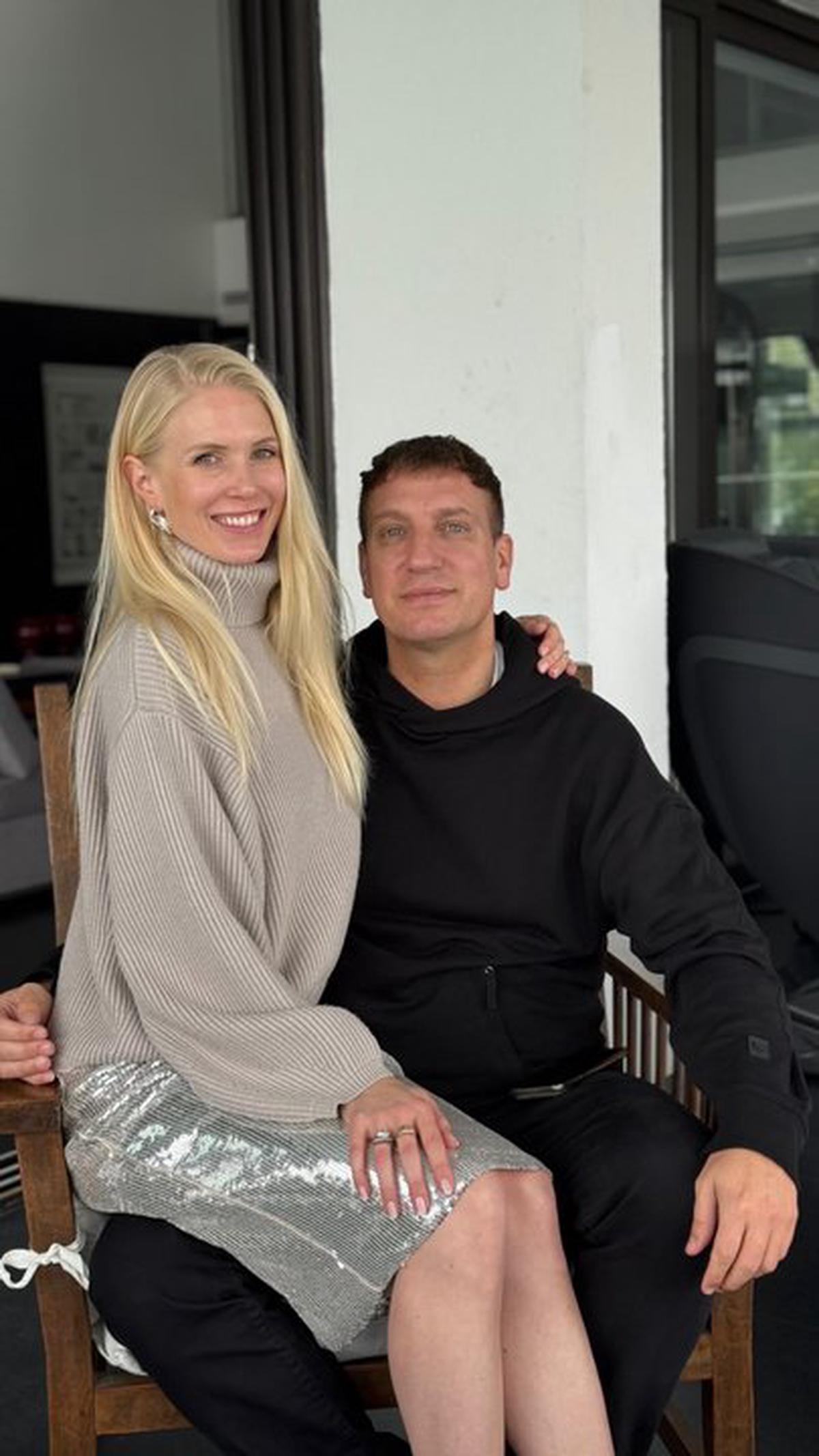 Maxi López sometió a Daniela Christiansson, su novia suiza, a una clase de idiomas.