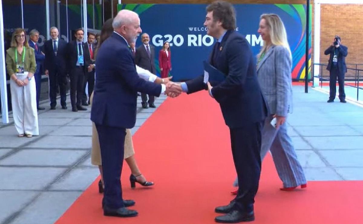 FOTO: El saludo protocolar de Lula da Silva y Milei en el G20. (Foto: captura de video)