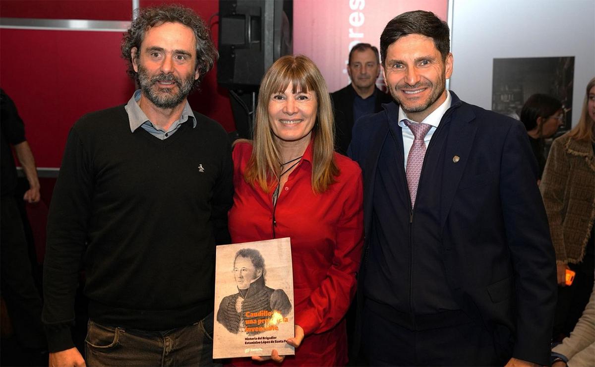Santa Fe presentó en la Feria del Libro una biografía del Brigadier López.