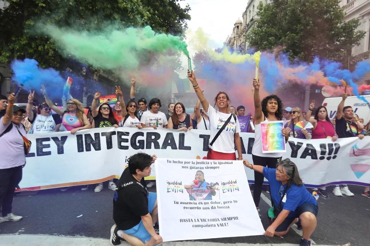 La exposición '35 Orgullos' rinde homenaje a la lucha de la comunidad LGBT en Argentina