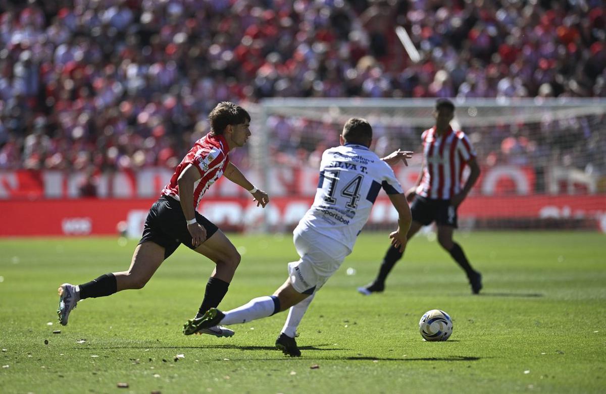 En octubre, Estudiantes ganó el último clásico por 2-0. Foto: Agencia NA (@EdelpOficial)
