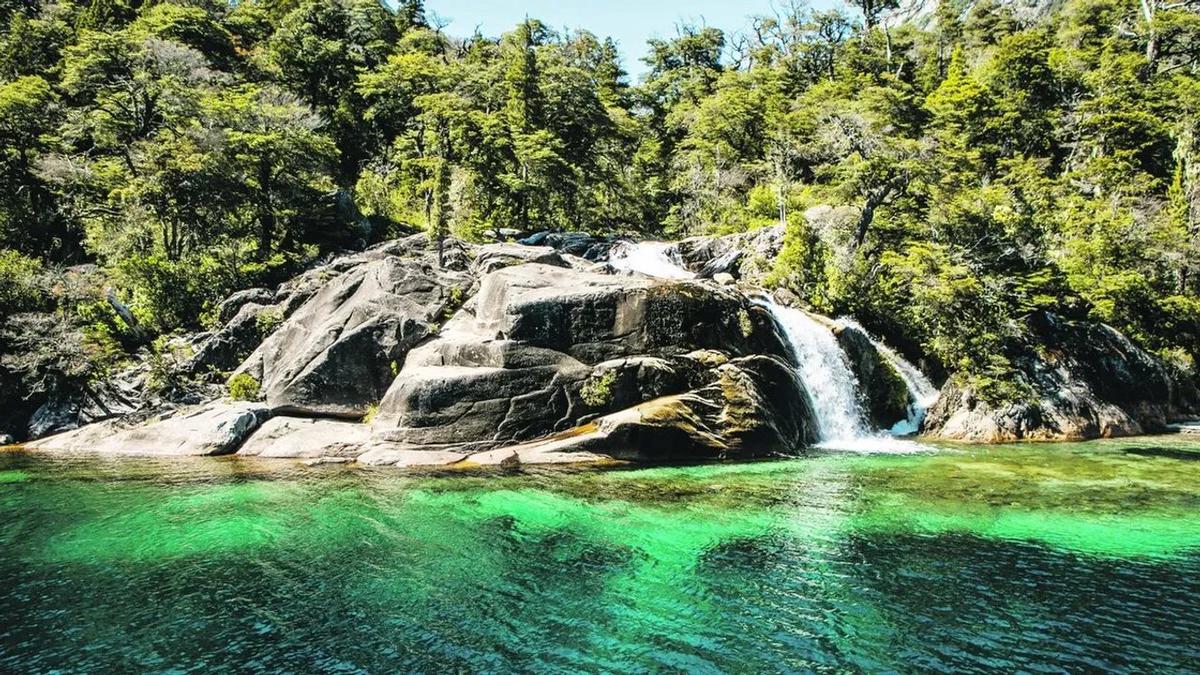 Trágico accidente en Bariloche: mujer fallece tras caer en la Cascada Frey