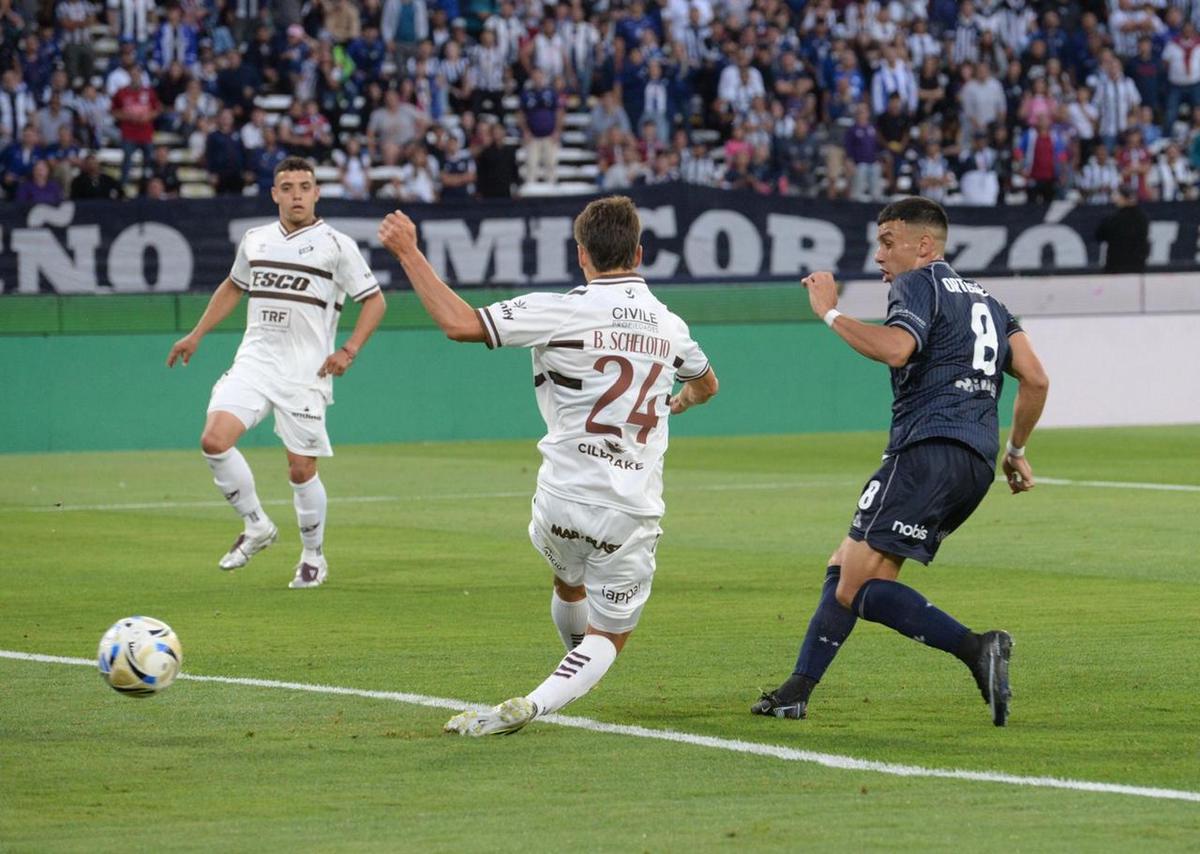 Talleres se llevó un triunfazo ante Platense en el Kempes. (Foto: Daniel Cáceres)