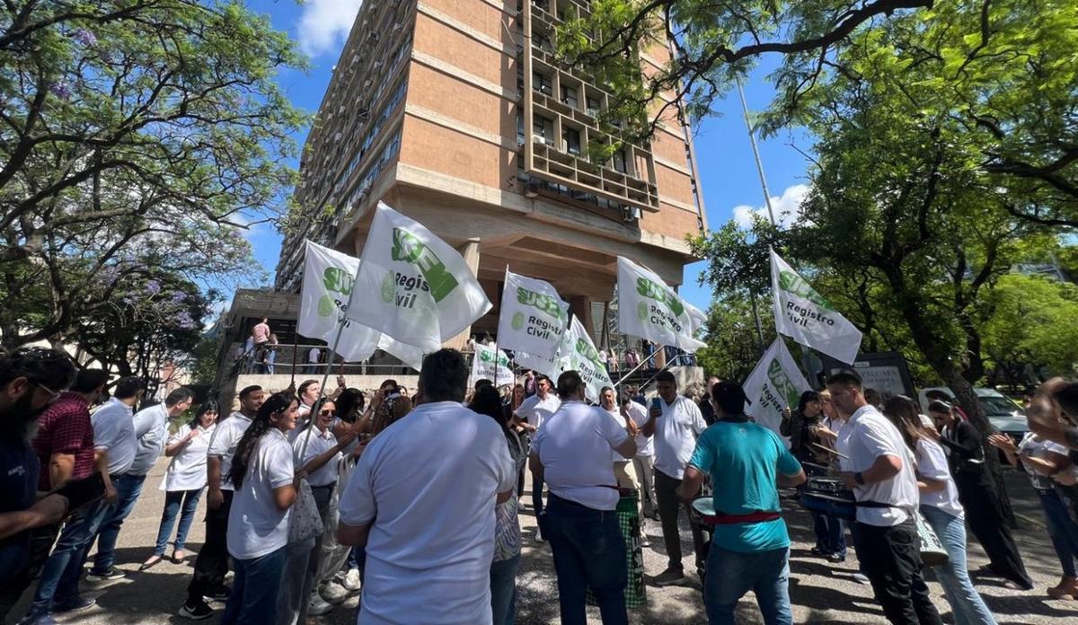 FOTO: Protesta del Suoem por las calles de Córdoba (Foto: Daniel Cáceres/Cadena 3)