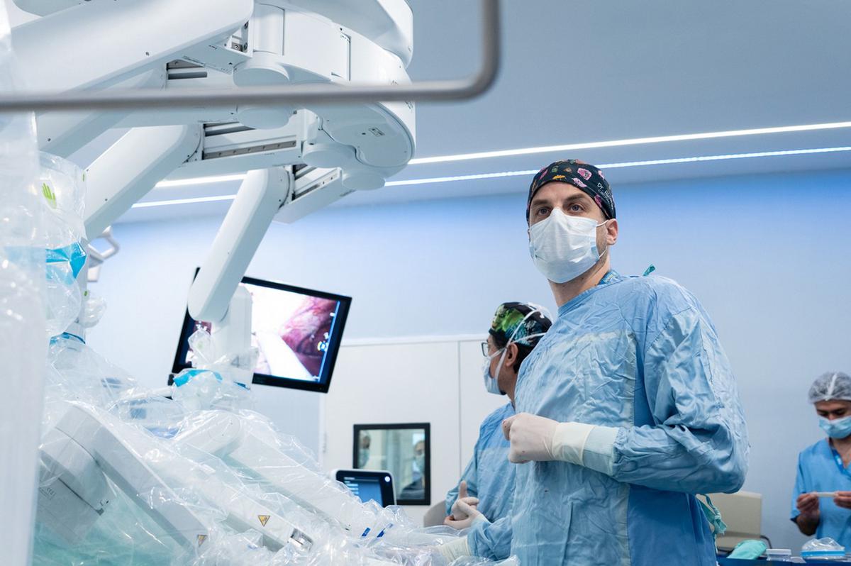 Trasplante hepático con donante vivo mediante cirugía robótica