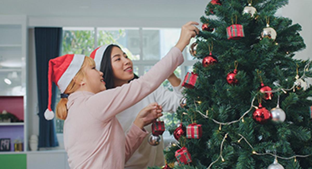 El árbol de Navidad cada vez se ve más en ciudades chinas como Beijing, Guangzhou, Shanghai o Hong Kong. (Foto NA/redes)