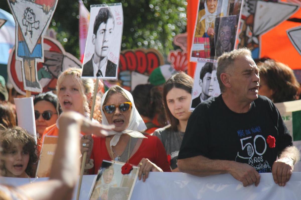 Multitudinaria marcha en Córdoba a 50 años del Golpe. (Foto: Daniel Cáceres/C3)