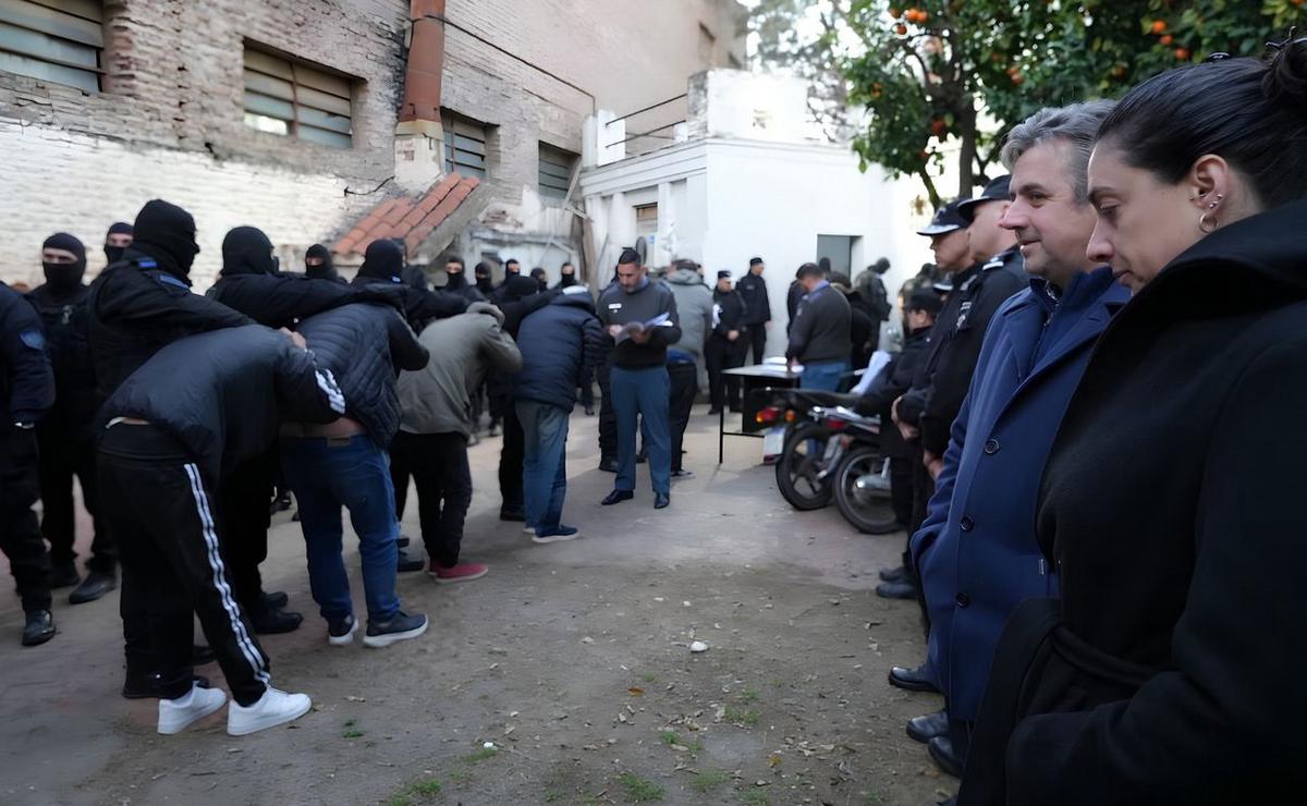 Más de 100 detenidos fueron trasladados desde Rosario a Piñero, Coronda y Recreo