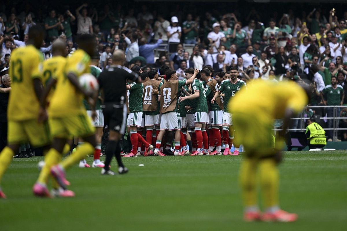 México venció a Sudáfrica. (Foto:NA)