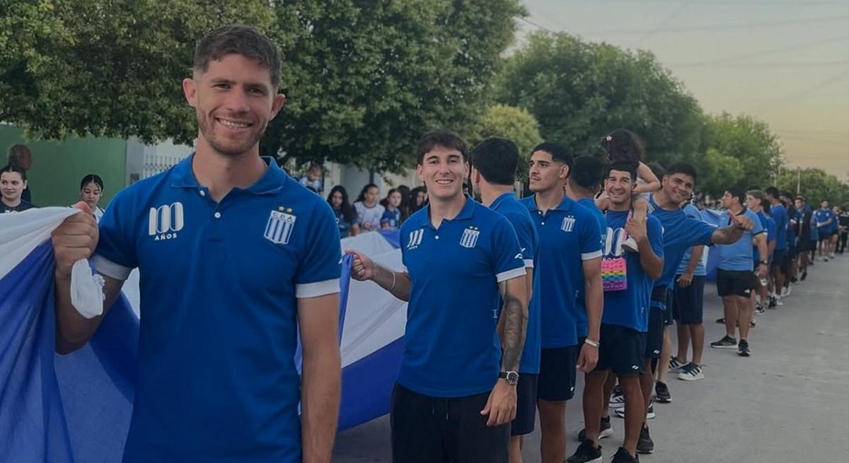 Argentino festejó su centenario con su gran bandera (Foto: @cdargentino)