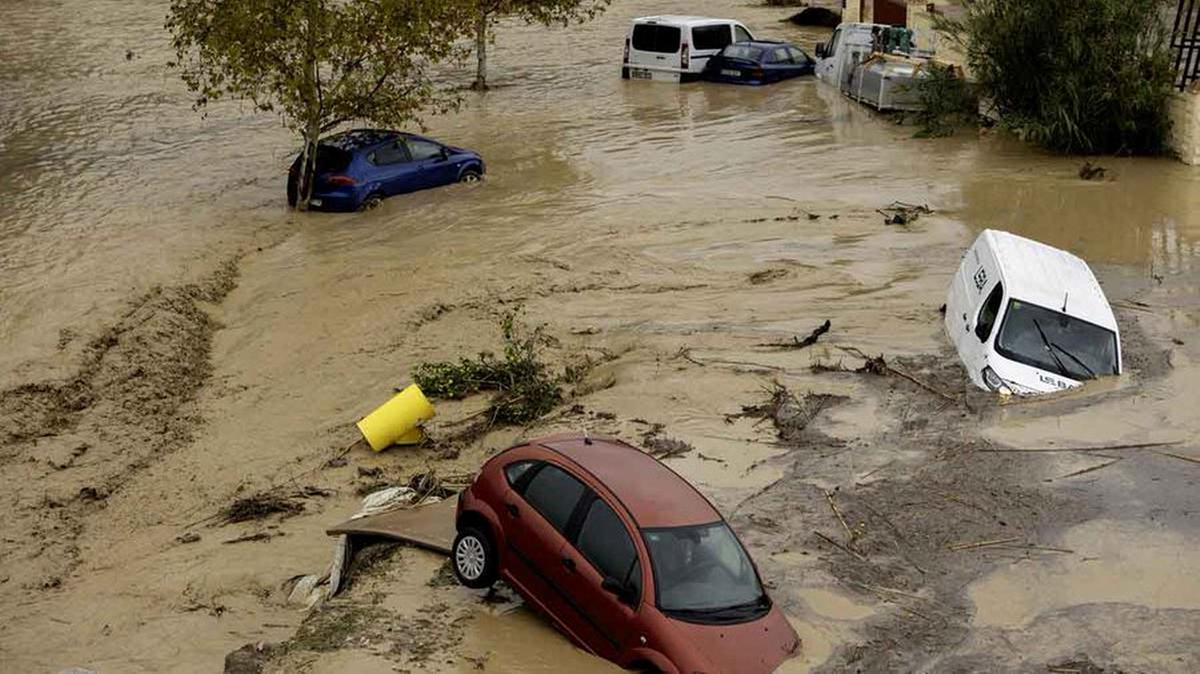 FOTO: Calles hechas ríos, autos arrasados en Valencia.