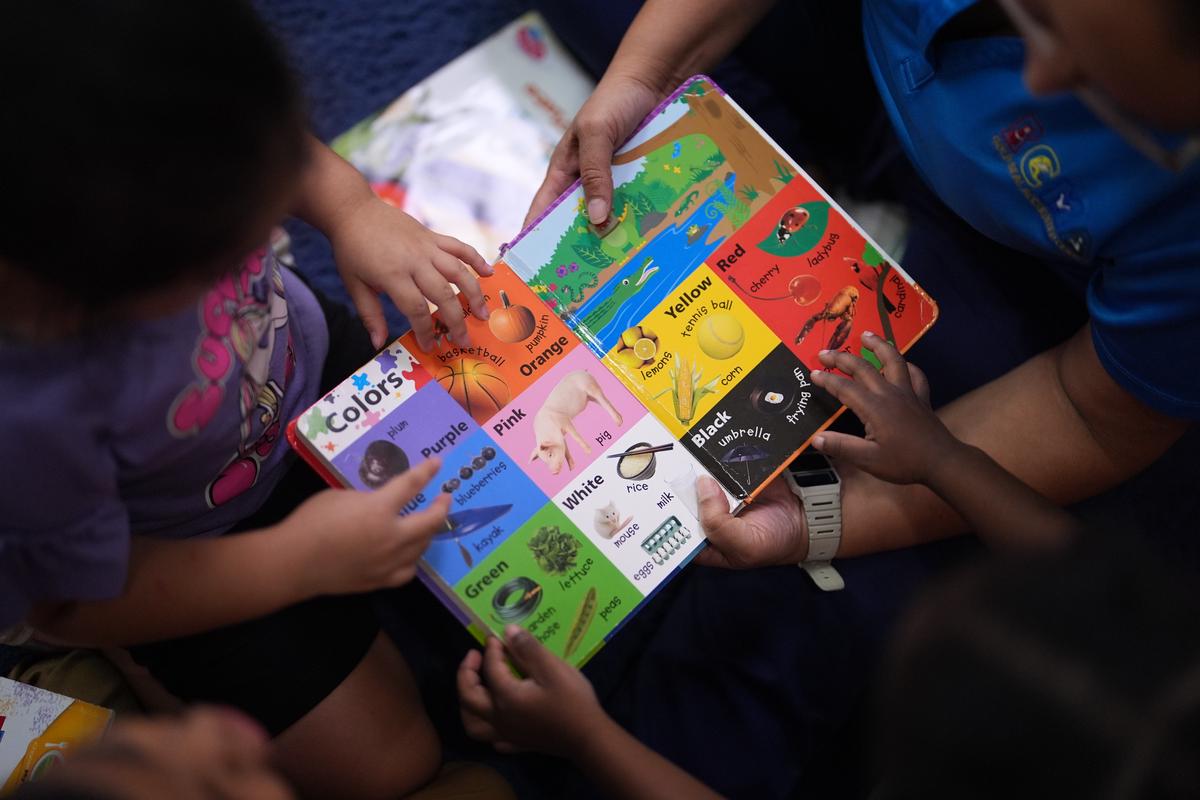 Este centro de Head Start enseña en dos idiomas. Una reforma de Trump exigiría uno: inglés