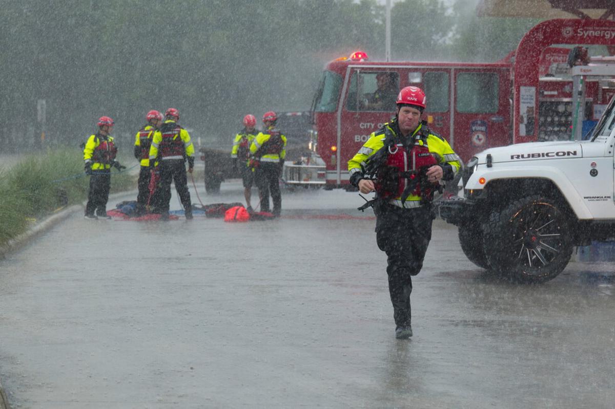 Inundaciones en Texas se agravan por lluvias intensas; rescatan a atrapados por las crecidas