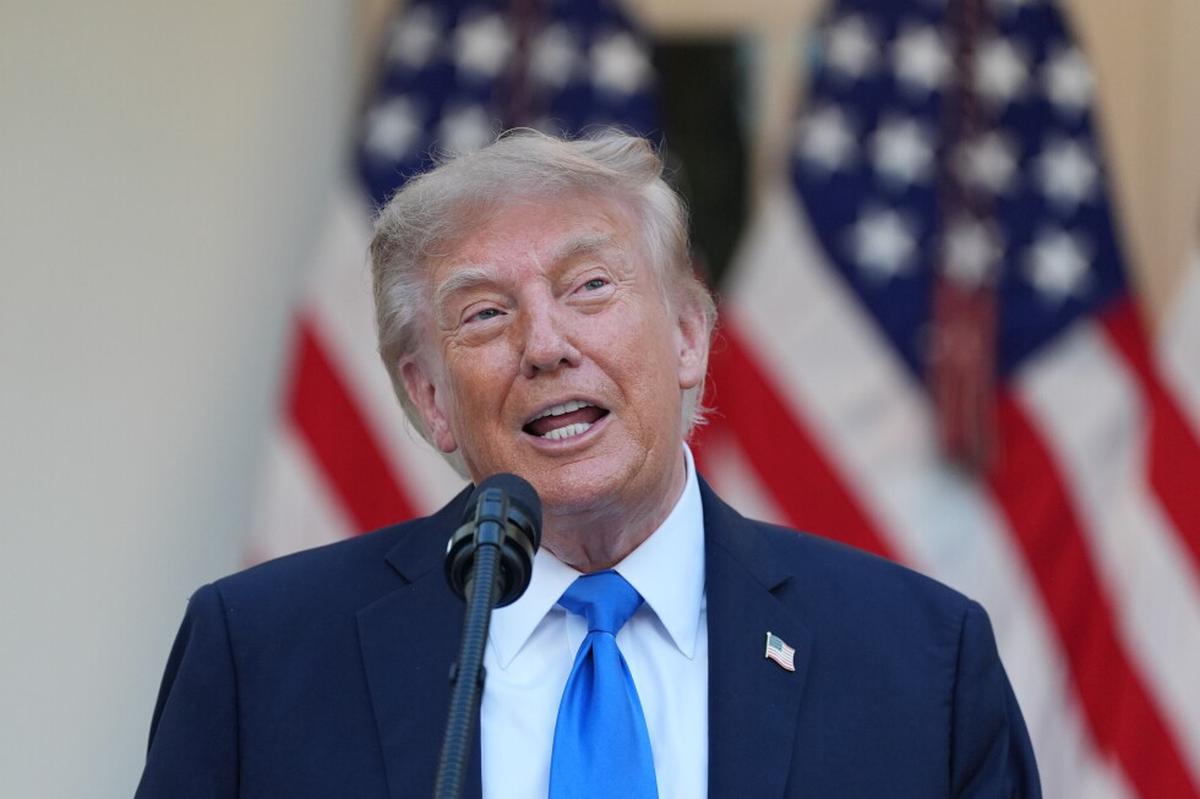 Trump promete hacer campaña por los republicanos rumbo a comicios legislativos