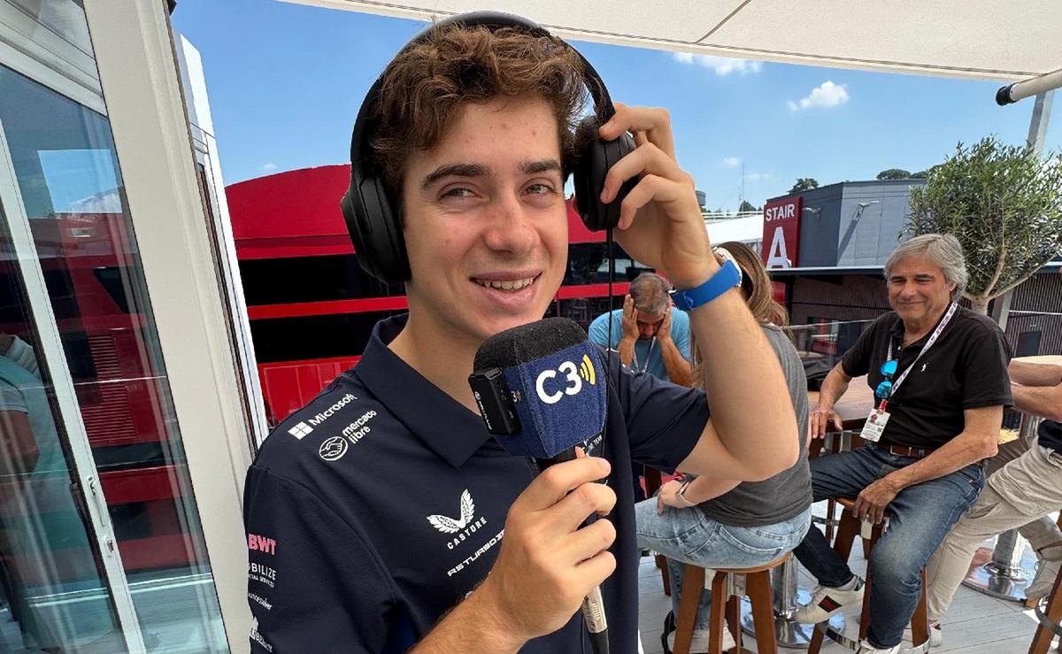 FOTO: Franco Colapinto, mano a mano con Fran Reale en Imola.