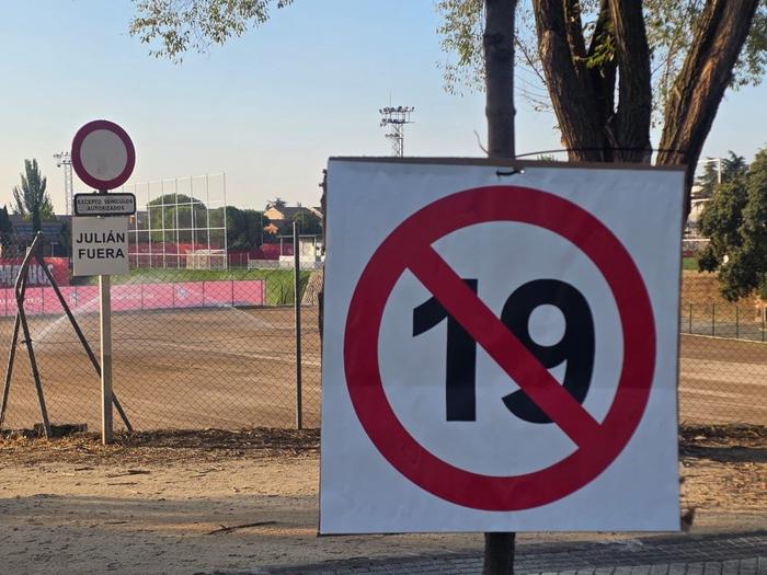 Carteles contra Julián Álvarez marcan la tensión en el Atlético de Madrid