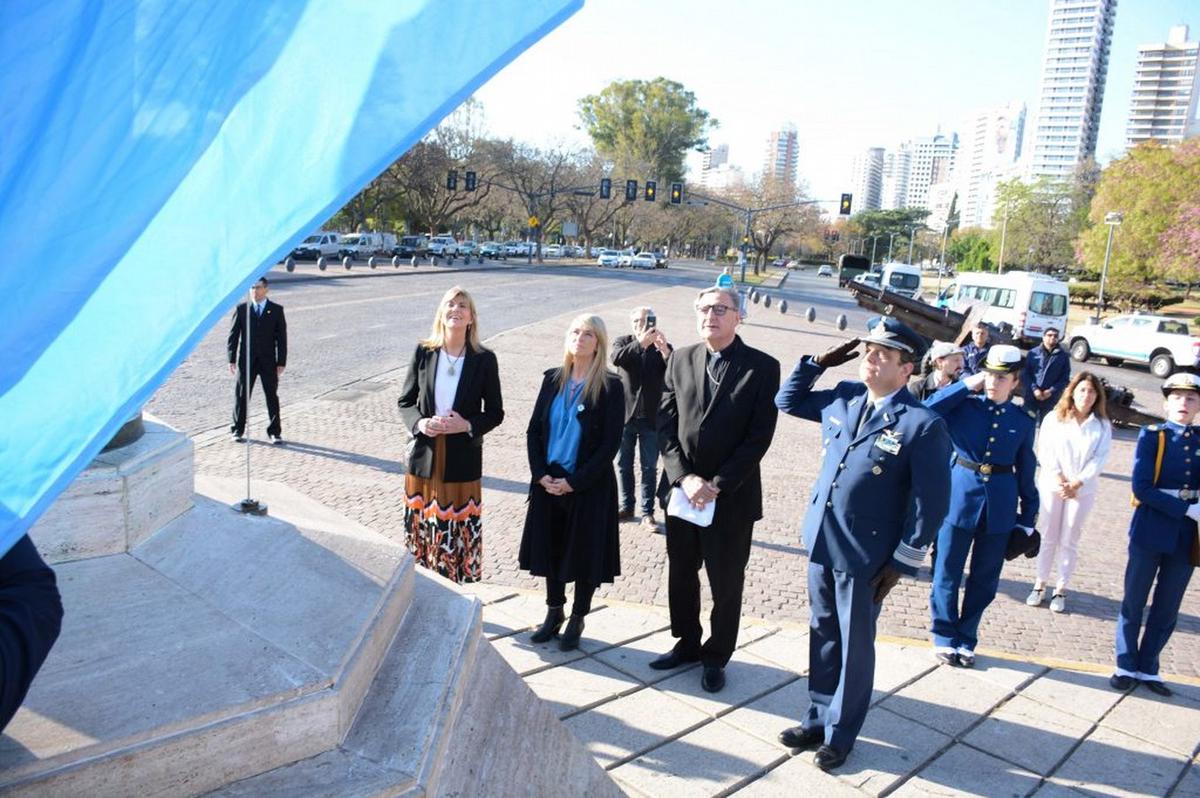 María Eugenia Schmuck en un acto realizado en el Monumento a la Bandera.