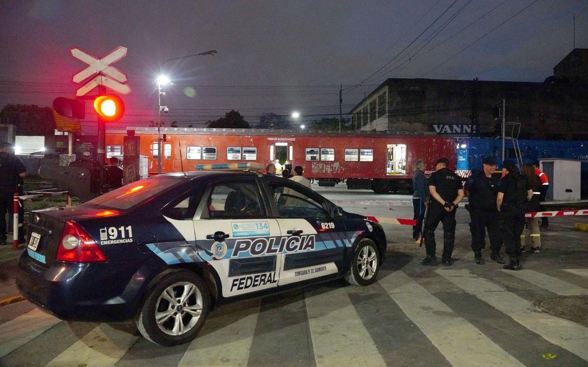 Una niña de 13 años fue atropellada por el Tren Sarmiento en Flores y el servicio se ve afectado