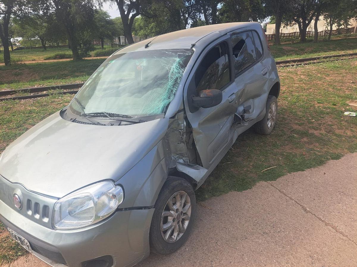 Choque entre un auto y un tren en Malvinas Argentinas. (Fernando Barrionuevo/C3)