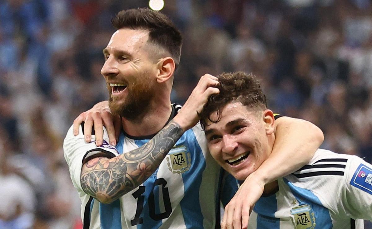 FOTO: Messi y Julián Álvarez, piezas claves del ataque argentino.