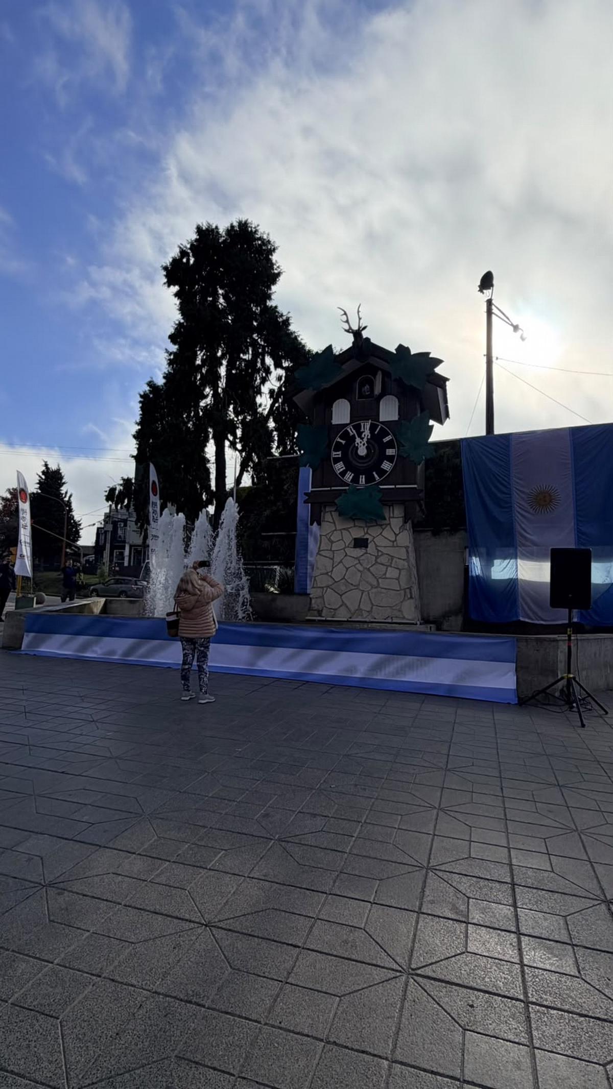El Cucú se puso la celeste y blanca.