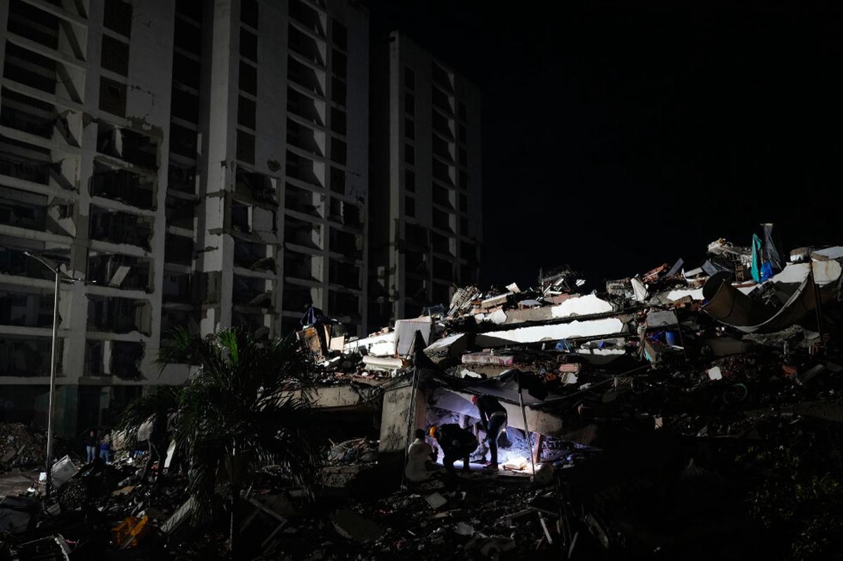 Entre escombros y desesperación, familias de La Guaira acusan al gobierno venezolano de abandono