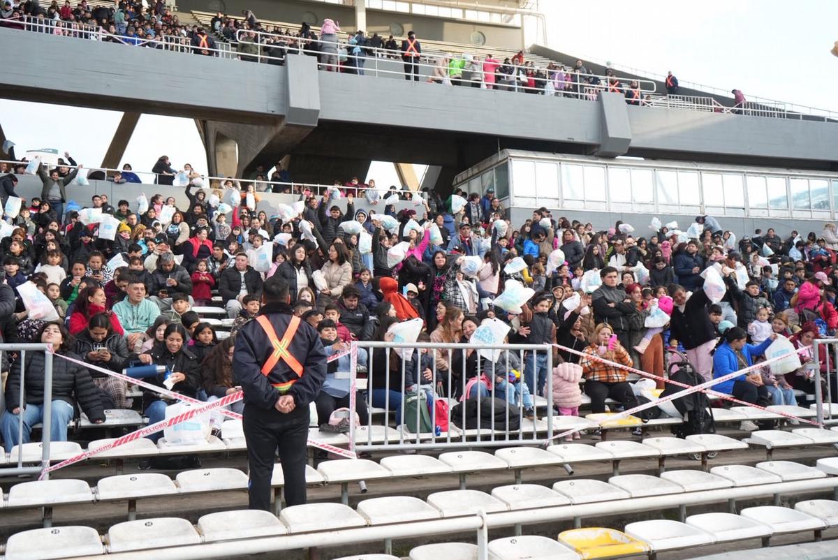 El estadio cordobés, de fiesta para los niños.