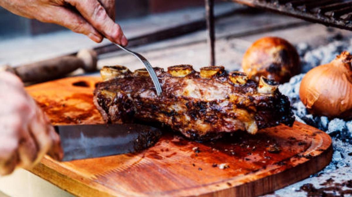 FOTO: El 70% de los argentinos restringió el consumo de asado