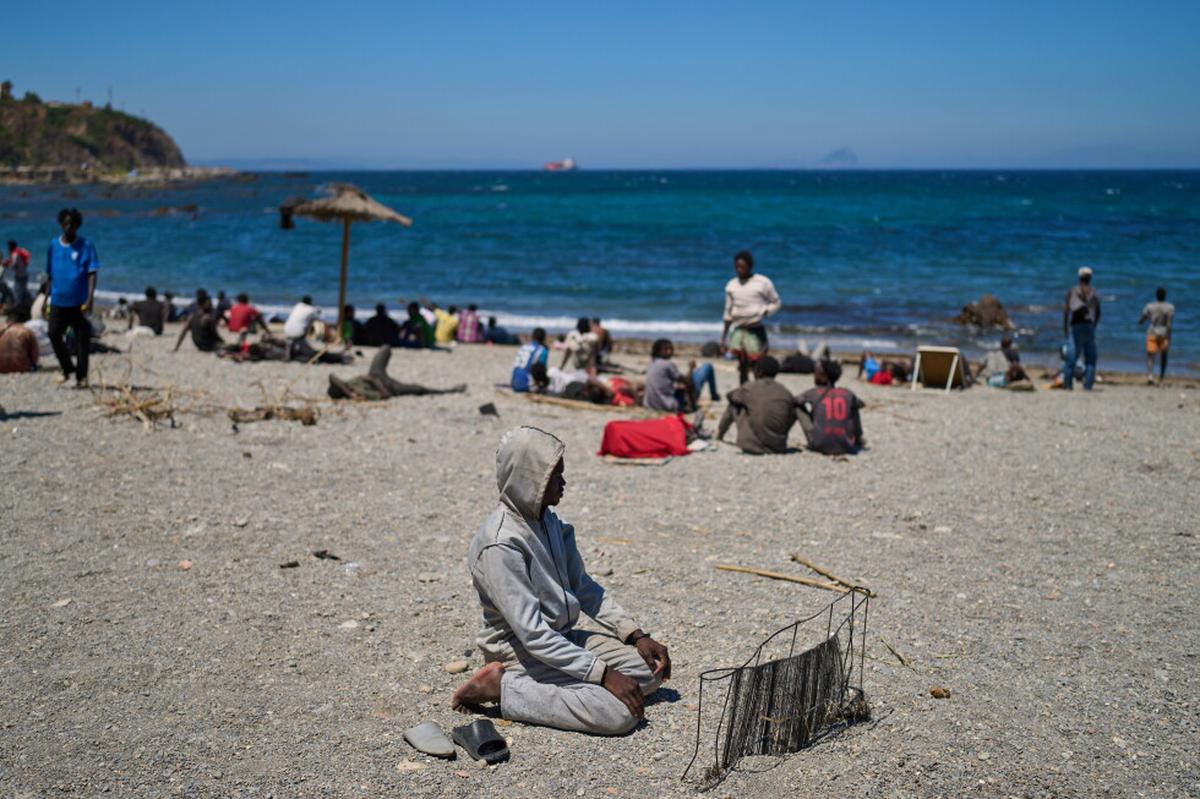 En Ceuta, algunos migrantes se aferran a la esperanza de quedarse en España