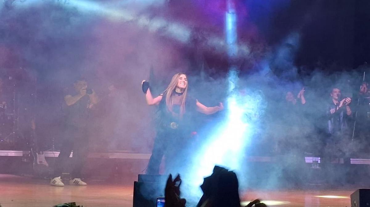 Soledad brilló en el escenario de Cutral Co (Fotos: Agustín González/Cadena 3)