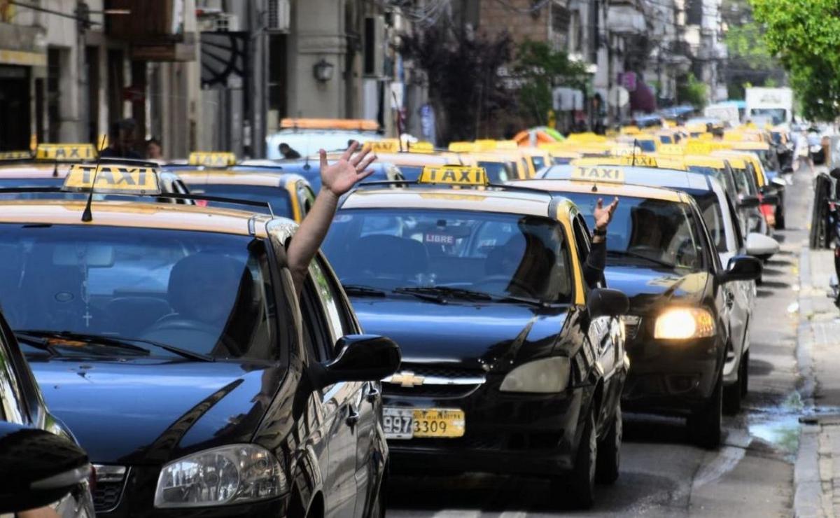 El servicio de taxis afronta diversos desafíos en Rosario.