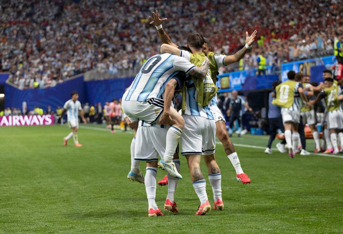 La Selección argentina resurgió de entre las cenizas para conseguir la clasificación a los cuartos de final.