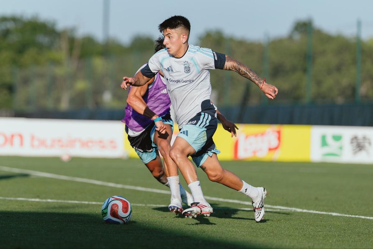 La Selección argentina volvió a entrenar y empieza a definir el once titular ante Suiza.