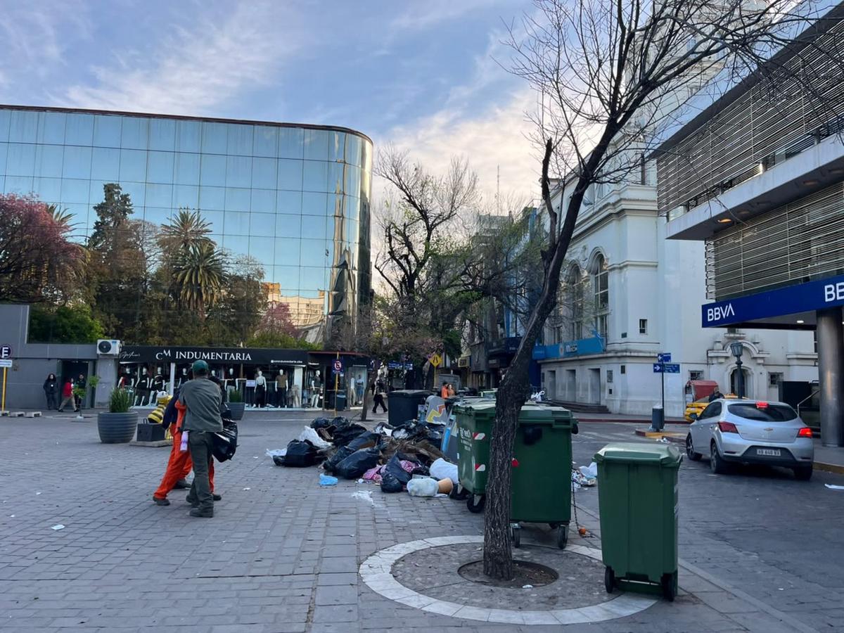 Basura en las calles de Córdoba. (Foto: Francisco Vidal/Cadena 3)