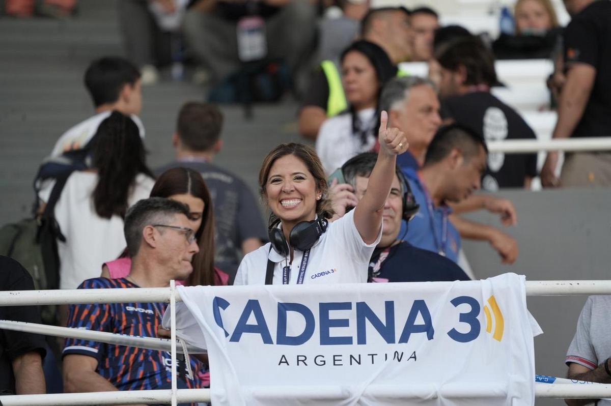 FOTO: Los hinchas albiazules, en una jornada única (foto: Daniel Cáceres).